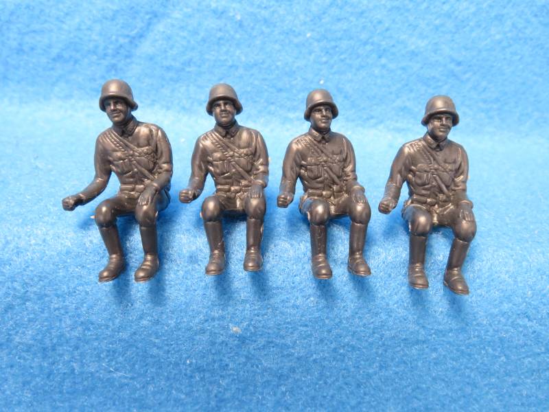 CTS/Marx WWII seated German soldiers, 4 figures, dark gray